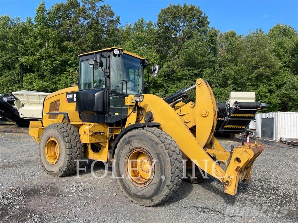 CAT 930M Фронтальні навантажувачі