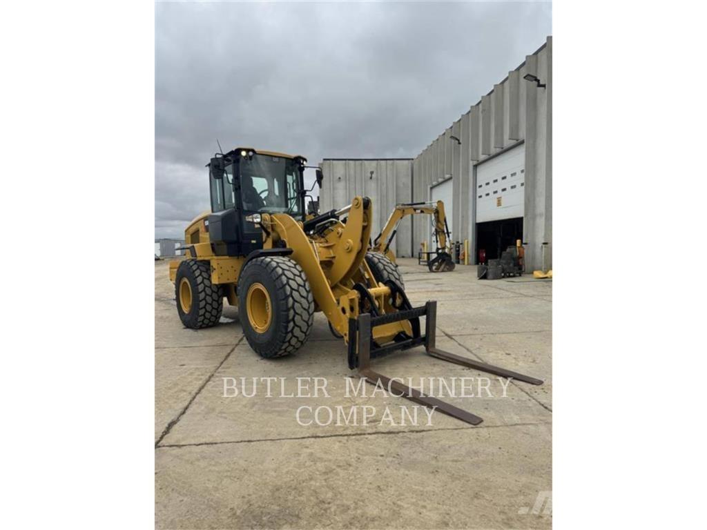 CAT 930M Фронтальні навантажувачі
