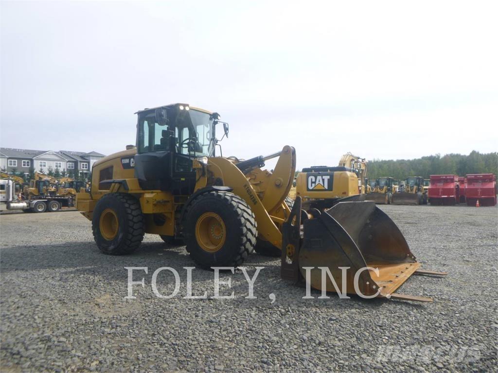 CAT 930M Фронтальні навантажувачі
