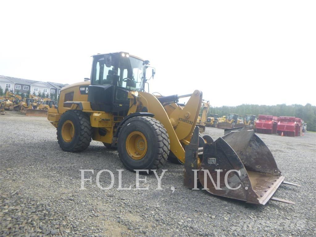 CAT 930M Фронтальні навантажувачі