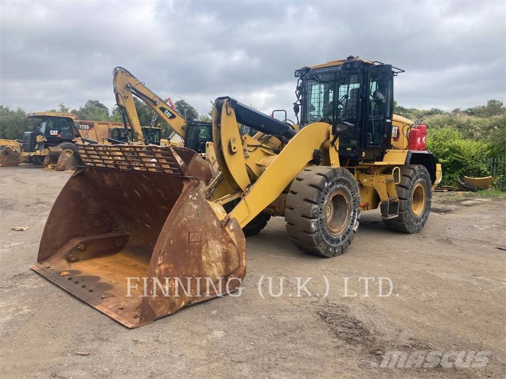 CAT 930M Фронтальні навантажувачі