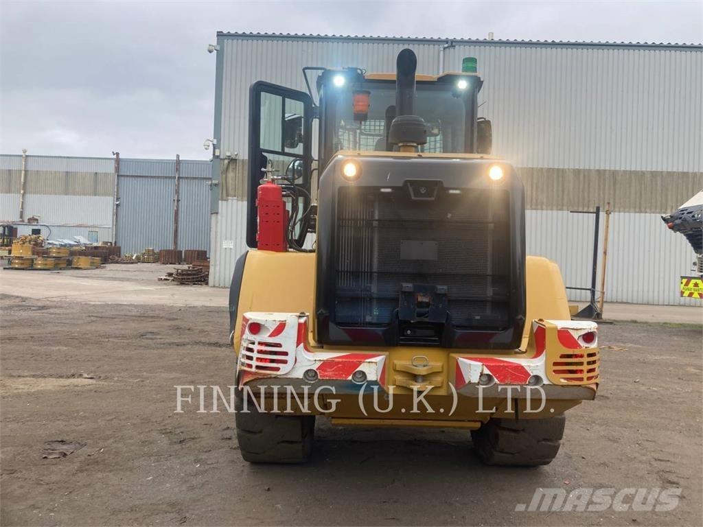 CAT 930M Фронтальні навантажувачі