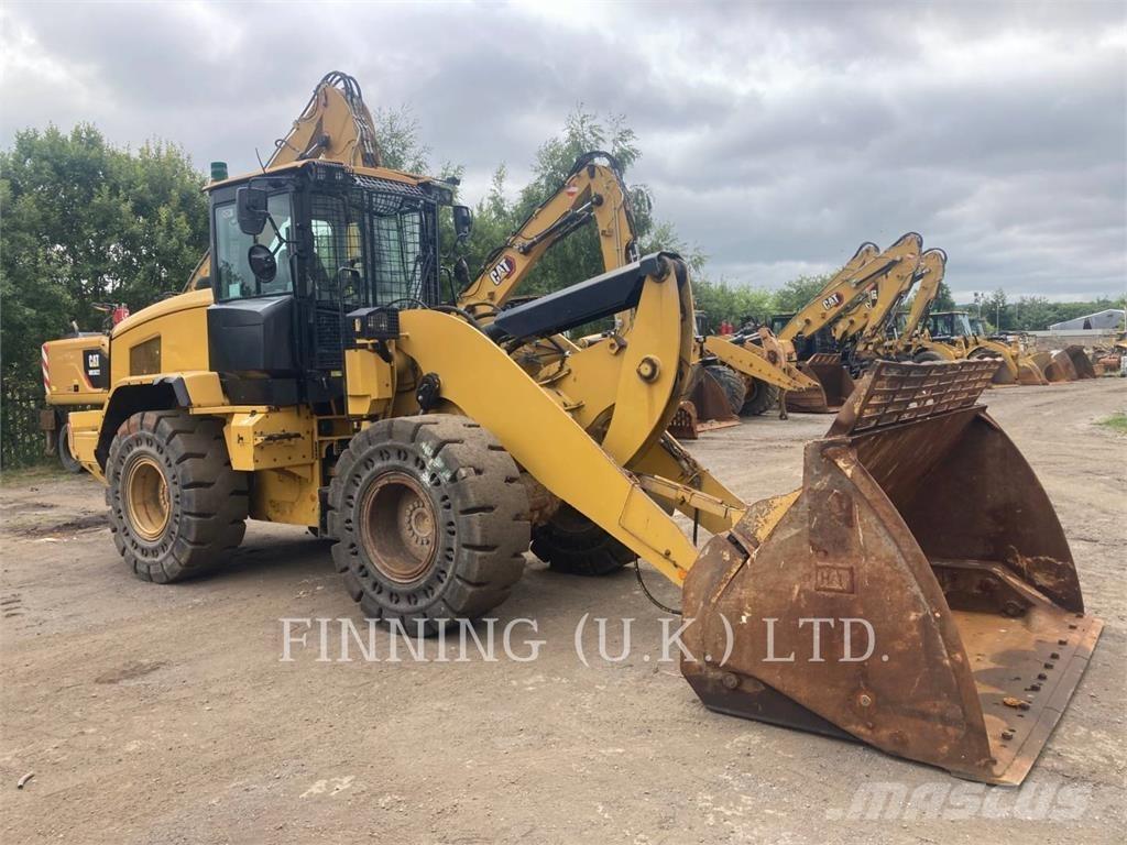 CAT 930M Фронтальні навантажувачі