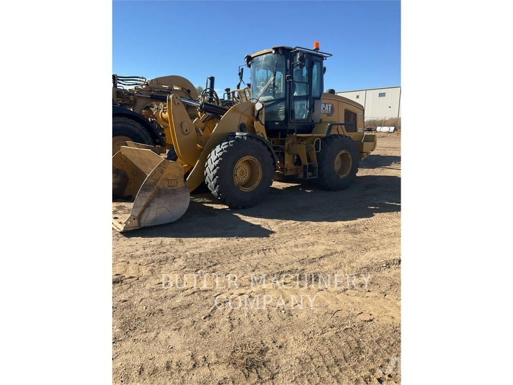 CAT 930M Фронтальні навантажувачі