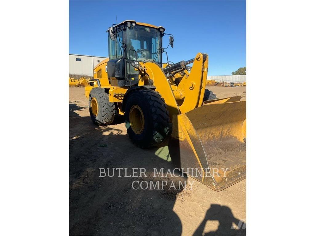 CAT 930M Фронтальні навантажувачі