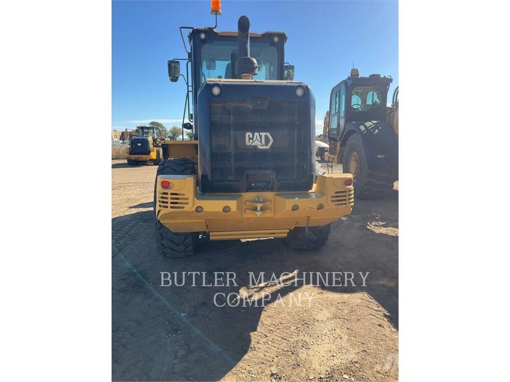 CAT 930M Фронтальні навантажувачі