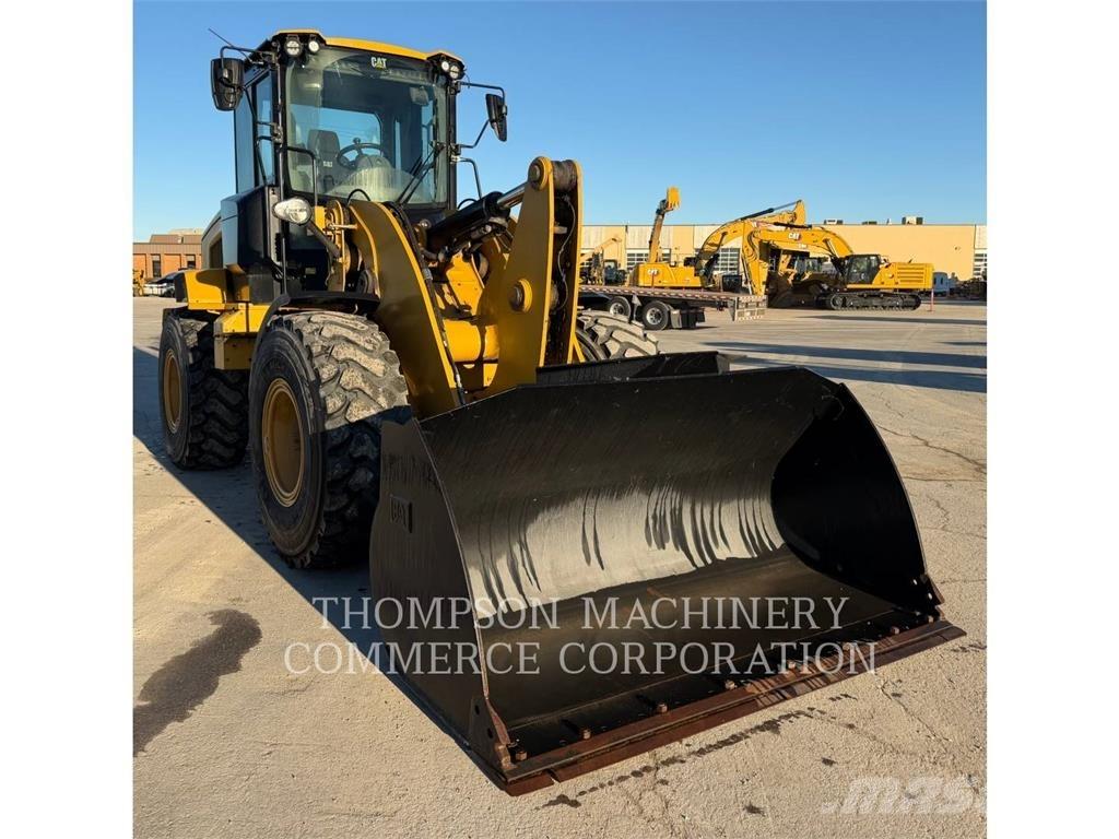 CAT 930M Фронтальні навантажувачі