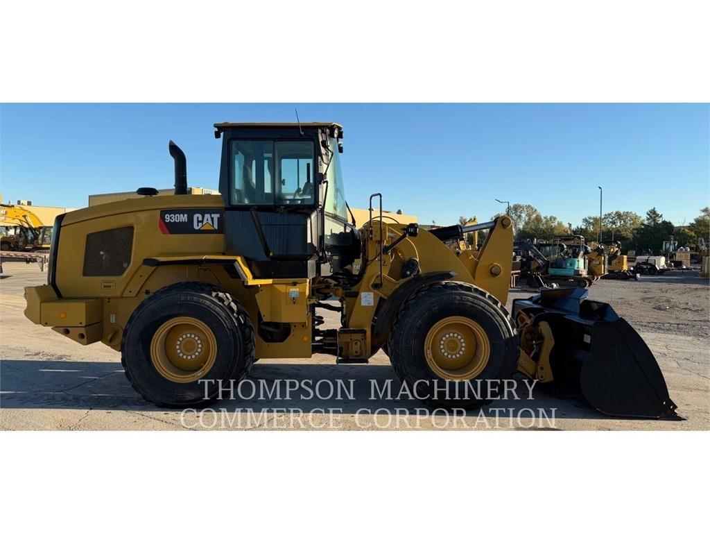 CAT 930M Фронтальні навантажувачі