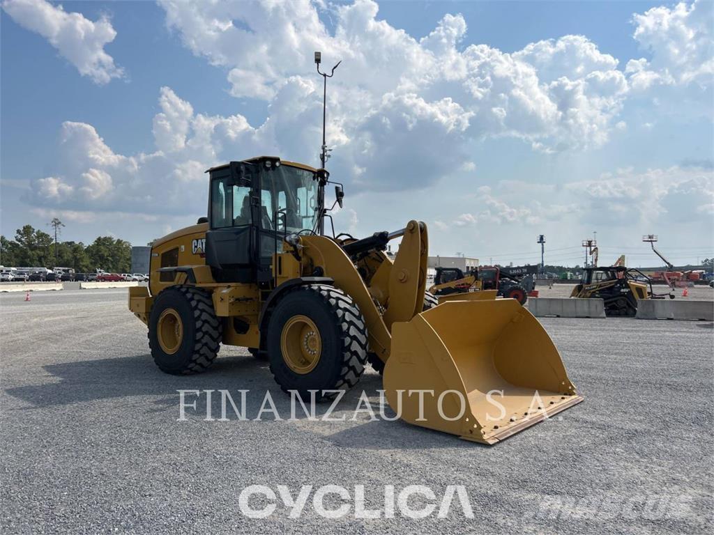 CAT 930M Фронтальні навантажувачі