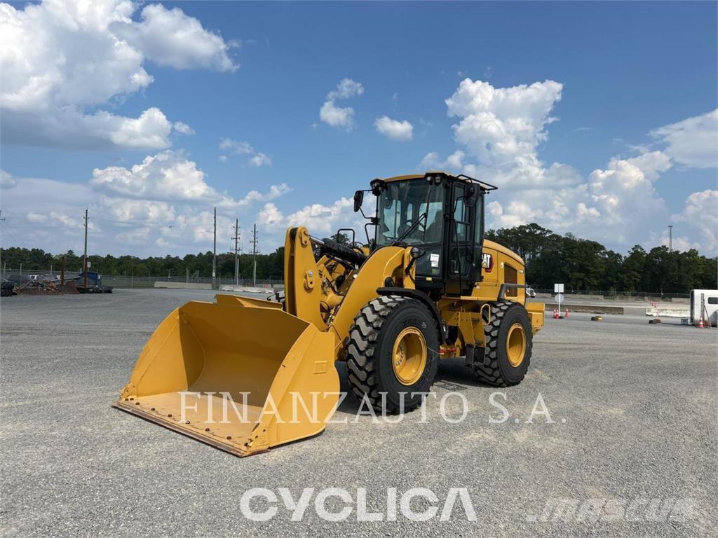 CAT 930M Фронтальні навантажувачі