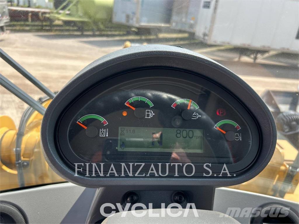 CAT 930M Фронтальні навантажувачі