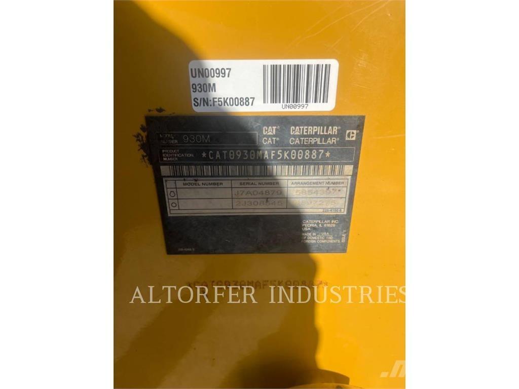 CAT 930M Фронтальні навантажувачі