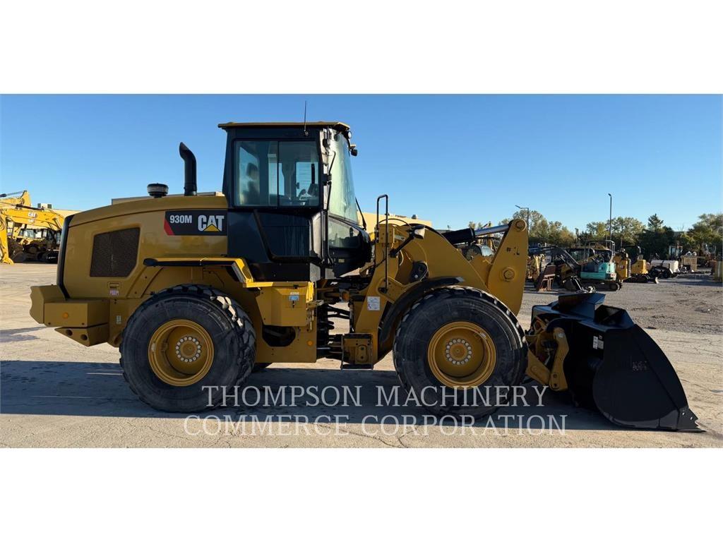 CAT 930M Фронтальні навантажувачі