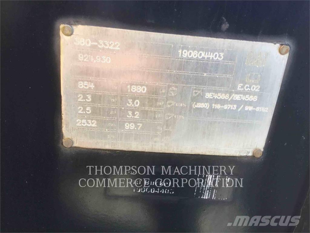 CAT 930M Фронтальні навантажувачі