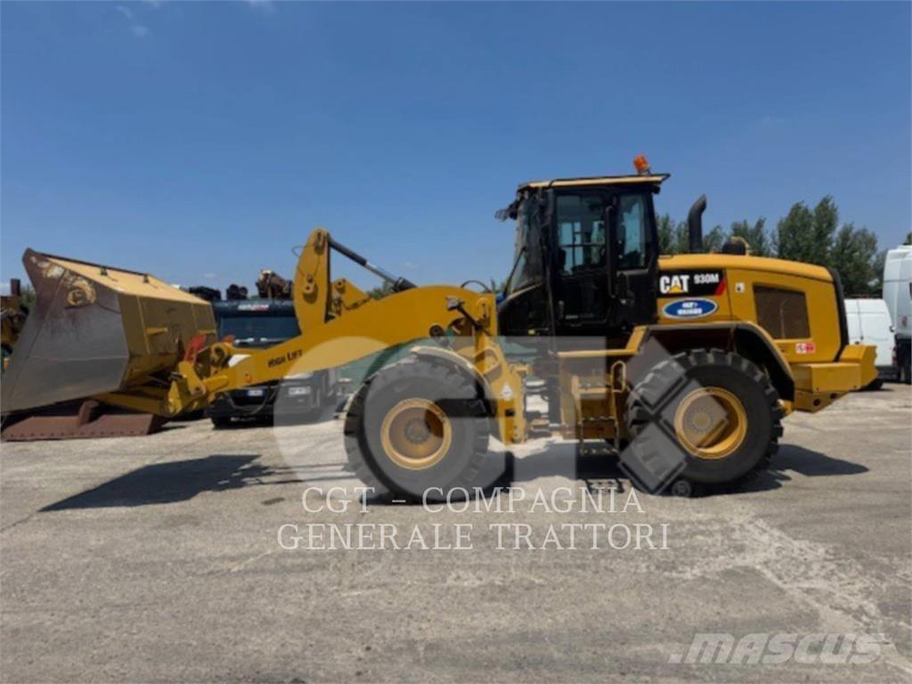 CAT 930M Фронтальні навантажувачі