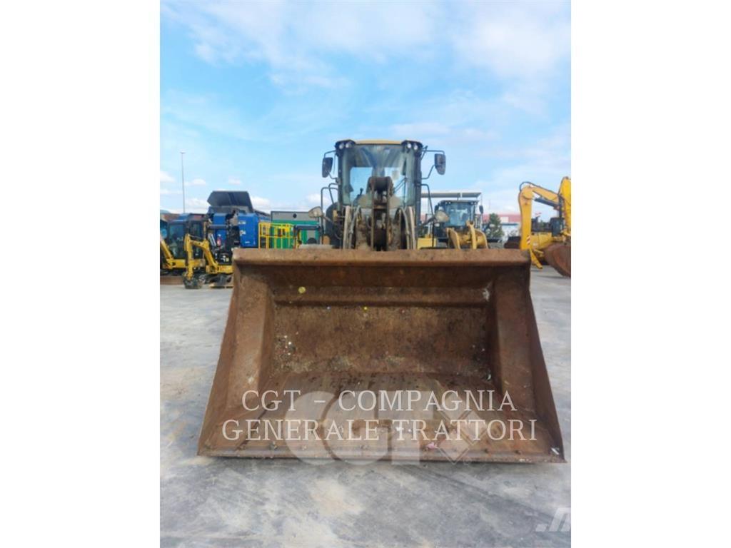 CAT 930M Фронтальні навантажувачі