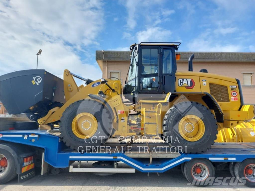 CAT 930M Фронтальні навантажувачі