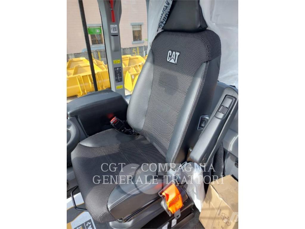 CAT 930M Фронтальні навантажувачі