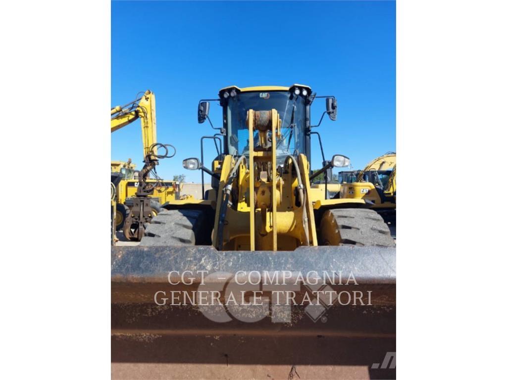 CAT 930M Фронтальні навантажувачі