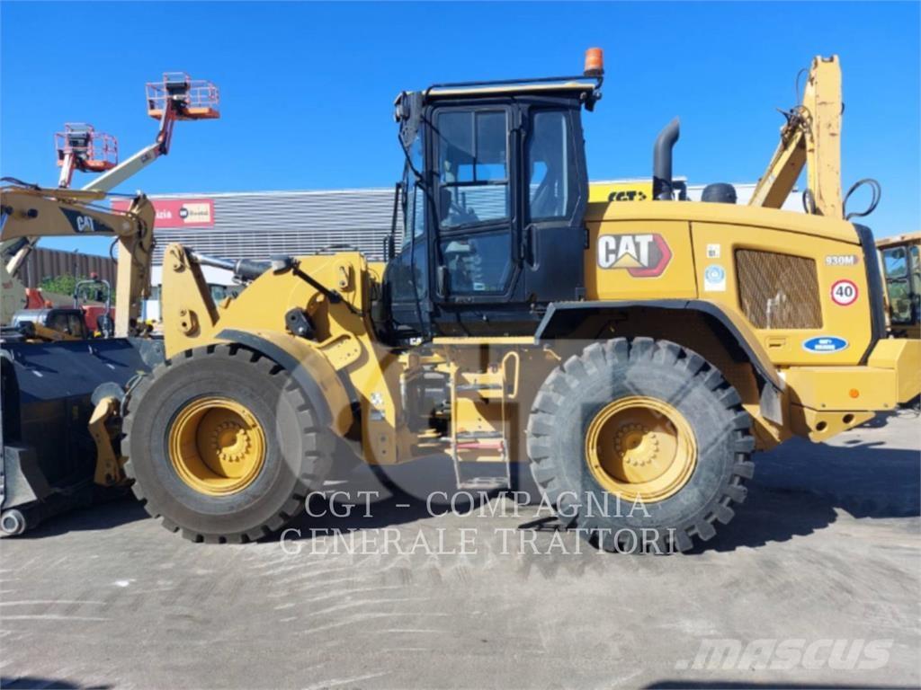 CAT 930M Фронтальні навантажувачі