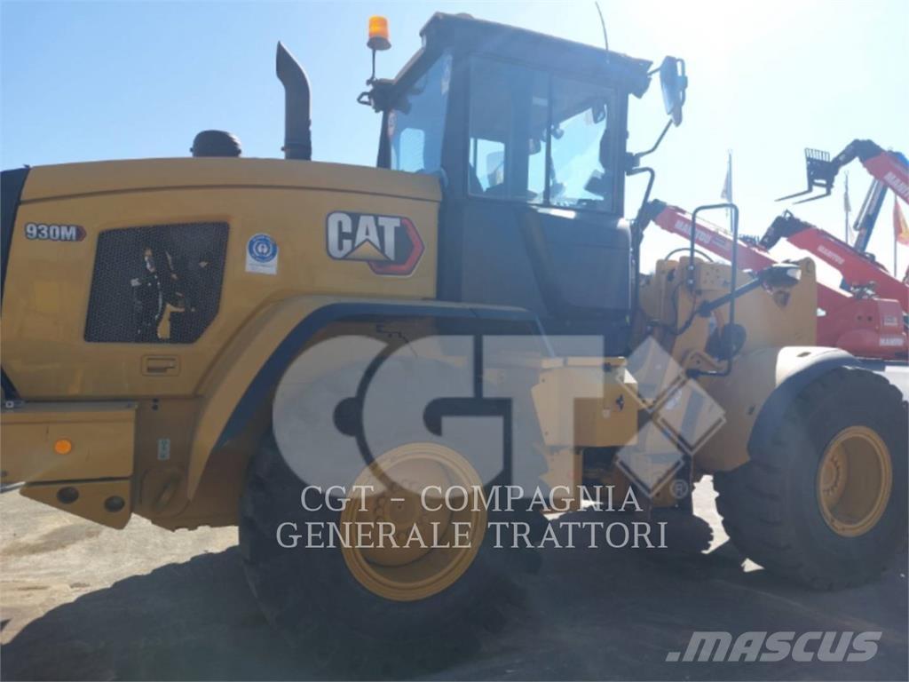 CAT 930M Фронтальні навантажувачі