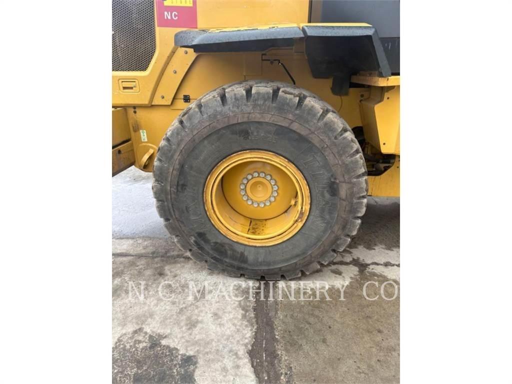 CAT 930M Фронтальні навантажувачі