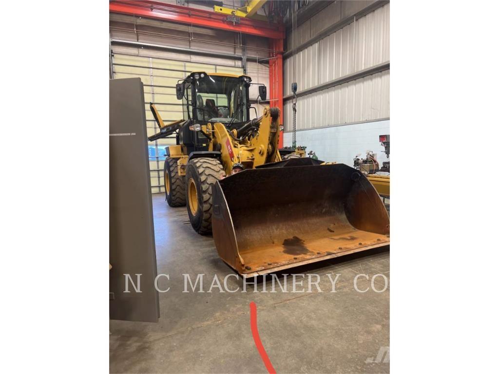 CAT 930M Фронтальні навантажувачі