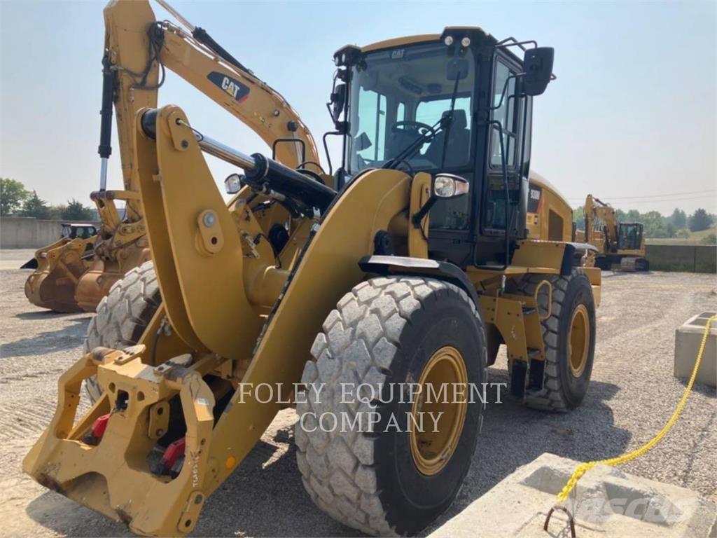 CAT 930M Фронтальні навантажувачі