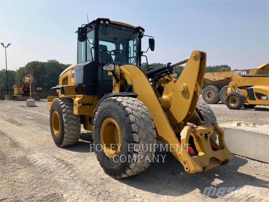 CAT 930M Фронтальні навантажувачі