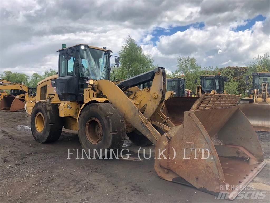 CAT 930M Фронтальні навантажувачі