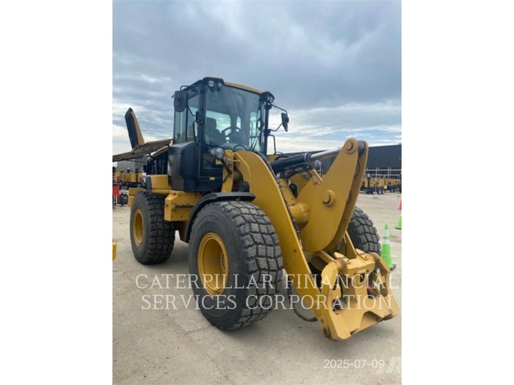 CAT 930M Фронтальні навантажувачі