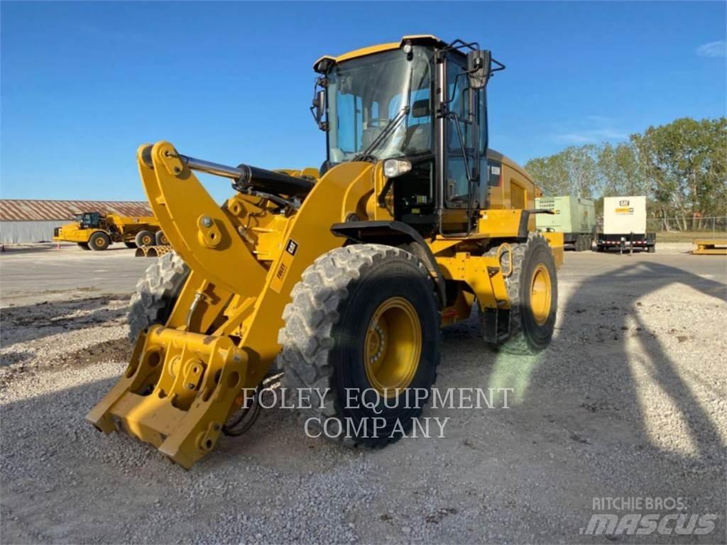 CAT 930M Фронтальні навантажувачі