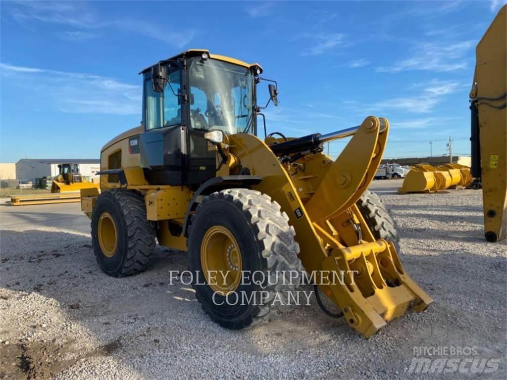 CAT 930M Фронтальні навантажувачі