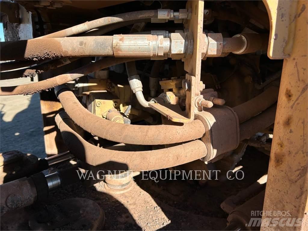 CAT 930M FC Фронтальні навантажувачі