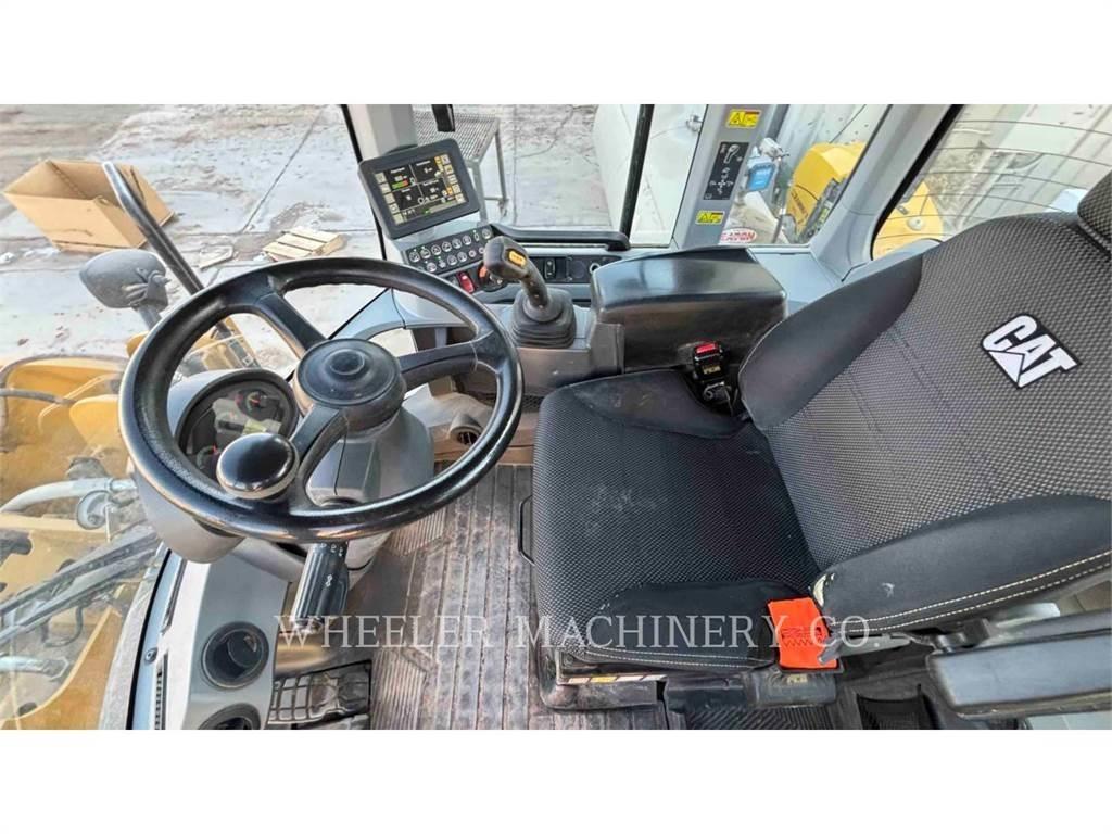 CAT 930M QC Фронтальні навантажувачі