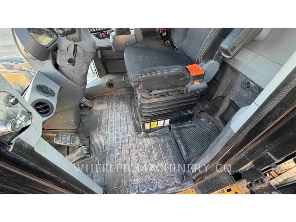 CAT 930M QC Фронтальні навантажувачі