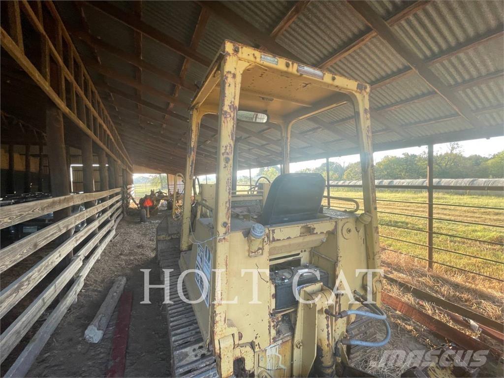 CAT 931B Гусеничні вантажники