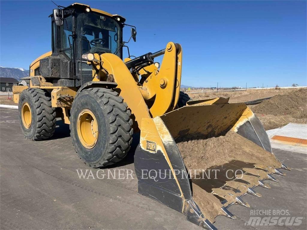 CAT 938 Фронтальні навантажувачі
