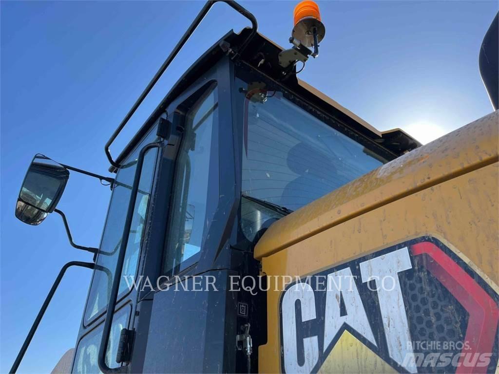 CAT 938 Фронтальні навантажувачі