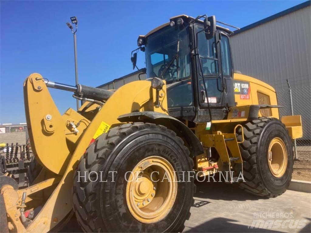 CAT 938 Фронтальні навантажувачі