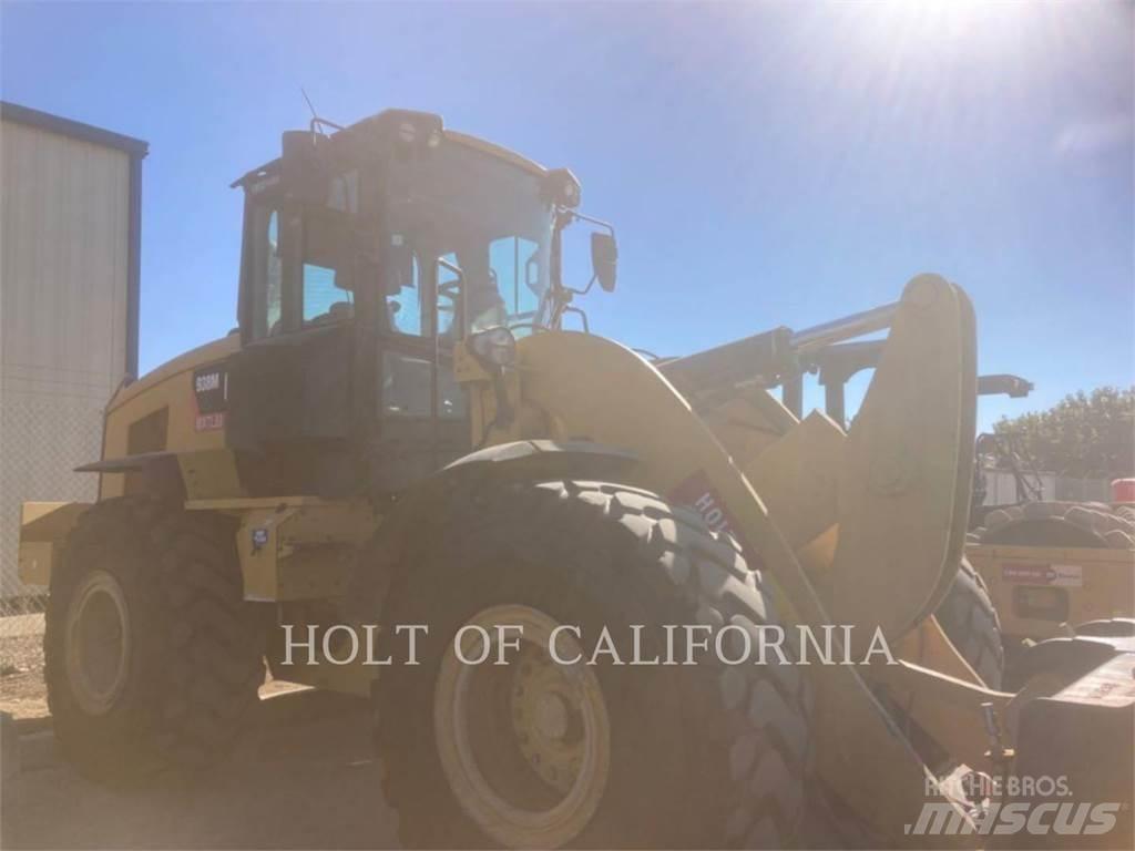 CAT 938 Фронтальні навантажувачі