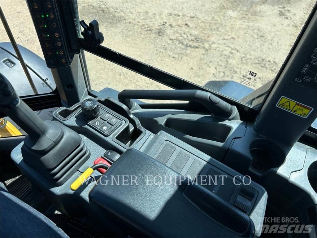 CAT 938 Фронтальні навантажувачі