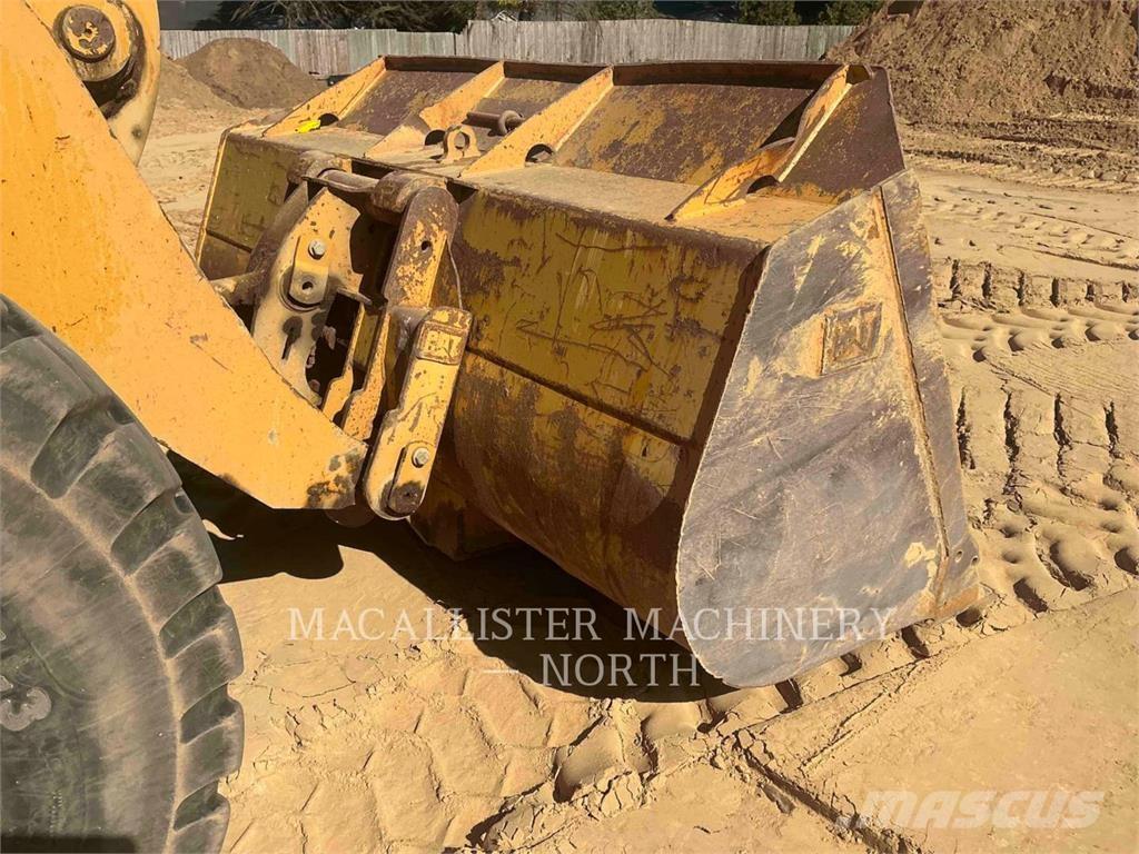 CAT 938H Фронтальні навантажувачі