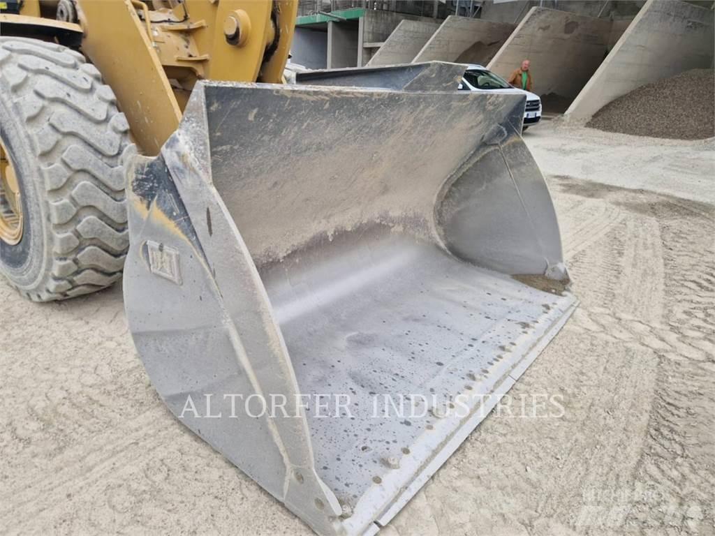 CAT 938M Фронтальні навантажувачі