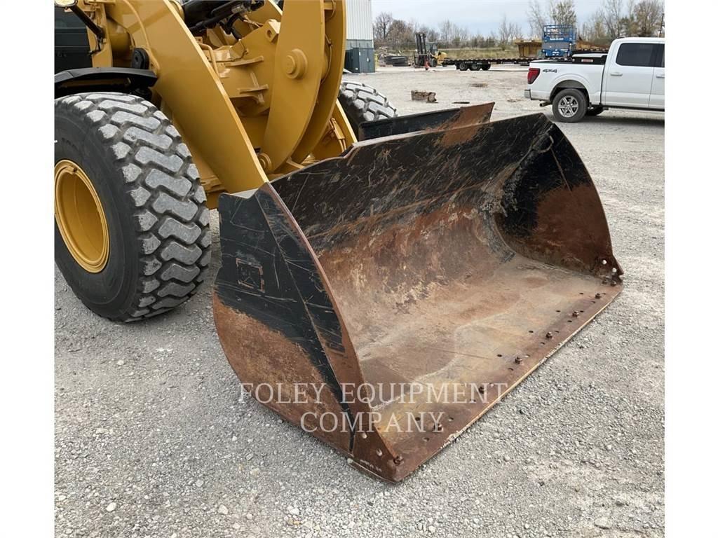 CAT 938M Фронтальні навантажувачі