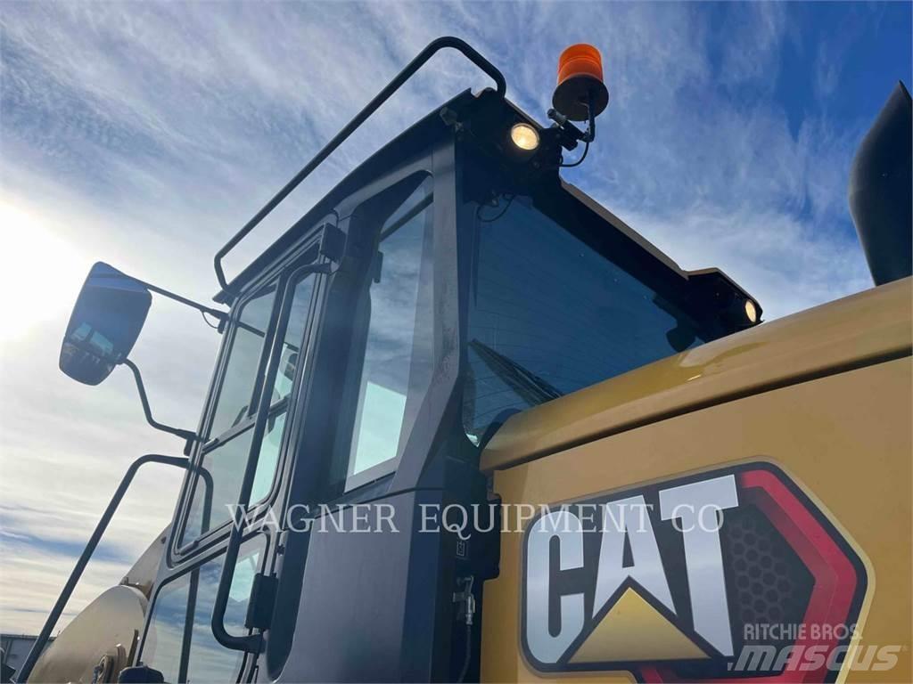 CAT 938M Фронтальні навантажувачі