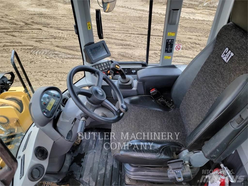 CAT 938M Фронтальні навантажувачі