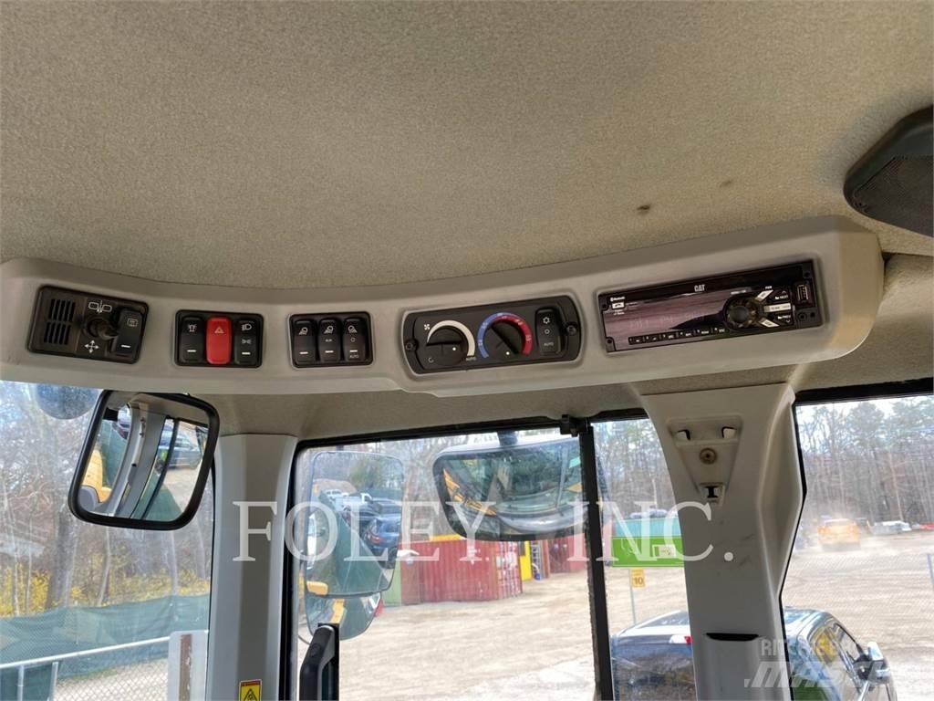 CAT 938M Фронтальні навантажувачі