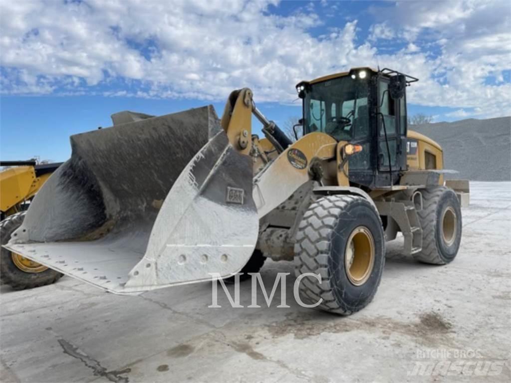 CAT 938M Фронтальні навантажувачі
