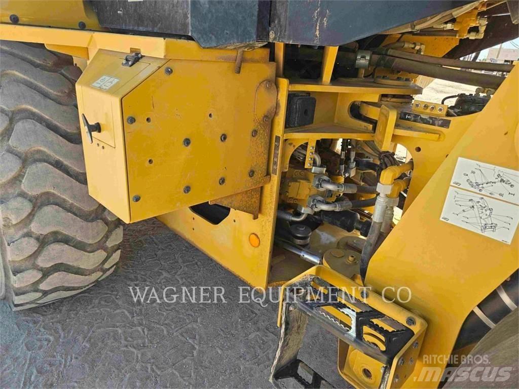 CAT 938M Фронтальні навантажувачі